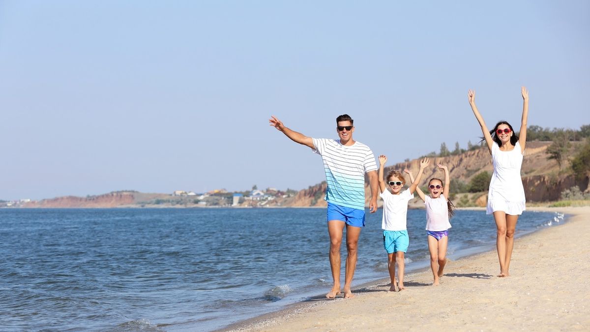 Kvůli dovolené se zadluží málokdo, nejčastěji pak rodiny se dvěma dětmi